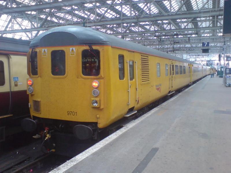 DBSO 9701 rests in Glasgow Central : DBSO 9701 rests in Glasgow Central whilst being pushed and pulled around Glasgow by 31 602 on a Network Rail test train. (26-05-09) mobile phone picture. Photo of DBSO 9701 rests in Glasgow Central