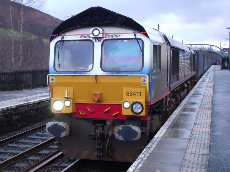Eddie the Engine: 66411 Eddie the Engine rests at Blair Atholl waiting for a passenger service to clear as he works the 4N47 Inverness - Grangemouth on 9/12/09 Photo of Eddie the Engine