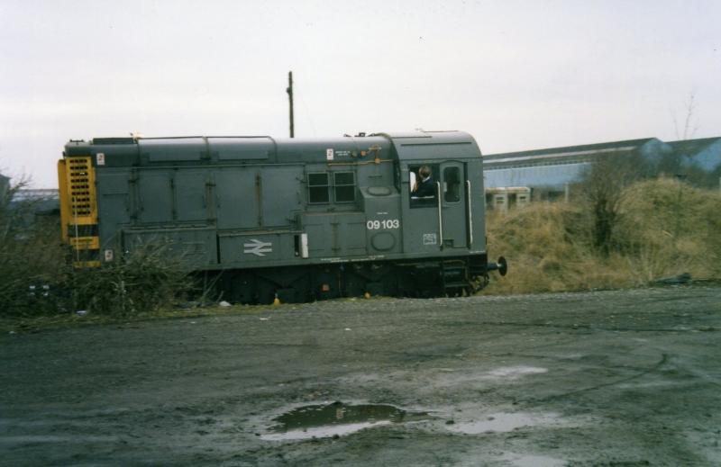 09103 in lye at Mossend: 09103 l.e. in the Lye at Mossend South Photo of 09103 in lye at Mossend