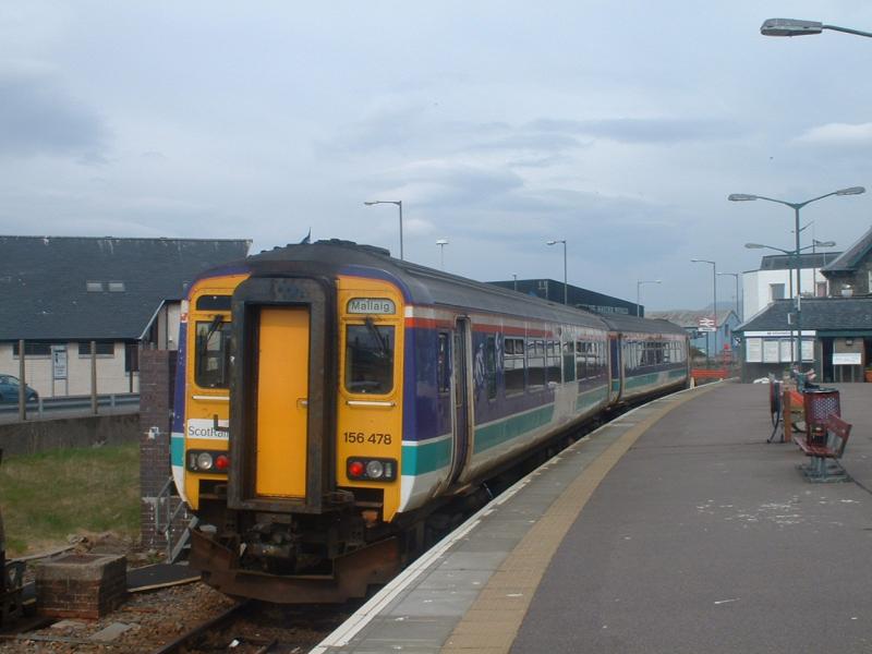 156478 at Mallaig: 156478 awaits its passengers on the 26th April, 2005 Photo of 156478 at Mallaig