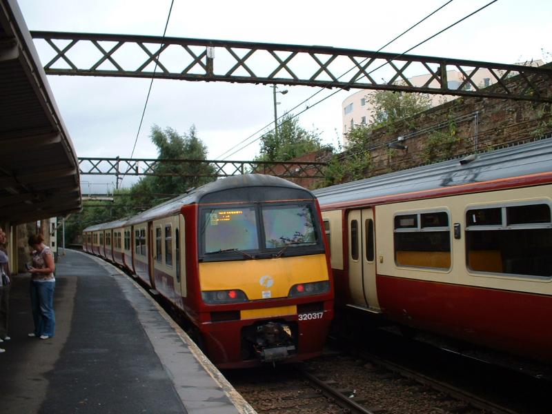 320317 at High St.: Eastbound Class 320317 passes another EMU at Glasgow's High Street Station Photo of 320317 at High St.