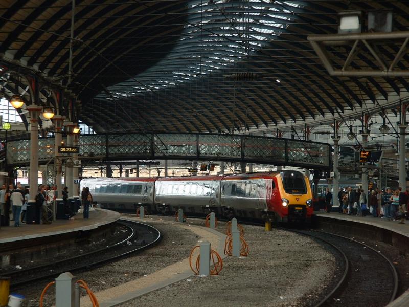 Virgin Explorer: Newcastle Central on 26th August, 2006.
A Virgin Cross Country Explorer DMU arrives on a Birmingham New Street to Edinburgh service. Photo of Virgin Explorer