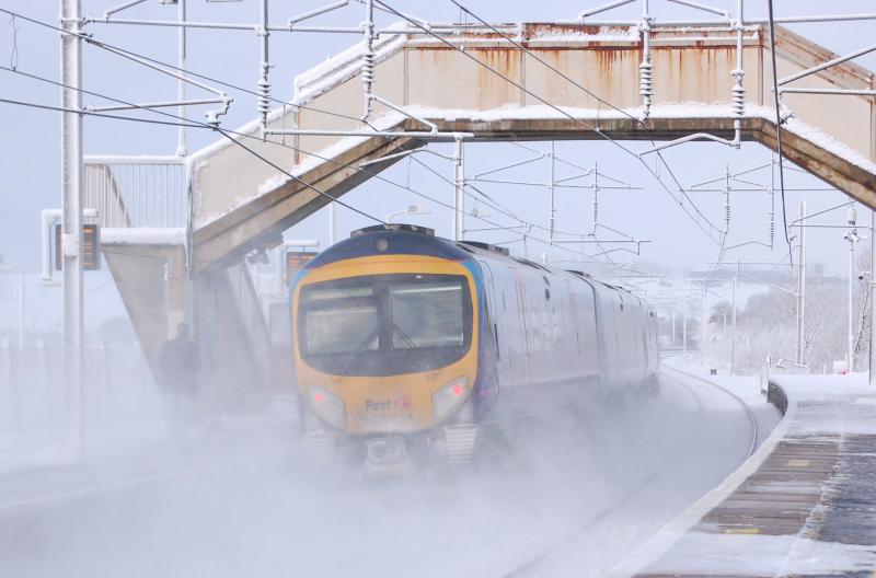Kicking up the snow: 185134 passing Carluke on 1S40 Manchester to Glasgow 22/12/09 Photo of Kicking up the snow