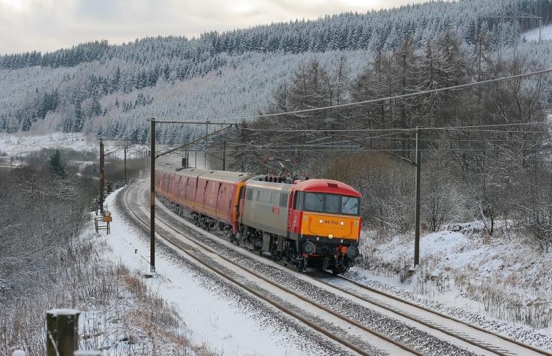 86702 Greskine: 86702 climbs a wintry Beattock Bank at Greskine on 22.12.09, while working the 1S10 Warrington - Shieldmuir additional Christmas mail. Photo of 86702 Greskine