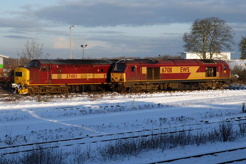 37401 and 67011 sitting in Millburn Yard: 37401 and 67011 sitting in Millburn Yard, Inverness on 25th December 2009 Photo of 37401 and 67011 sitting in Millburn Yard