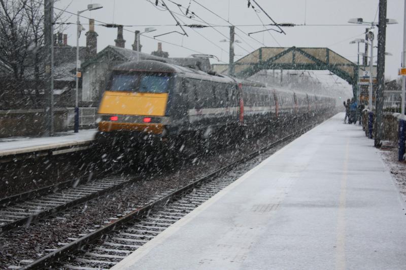 class 91 propelling 13.00 kx: class 91 propelling the 13.00 edinburgh kx 2-1-10 Photo of class 91 propelling 13.00 kx