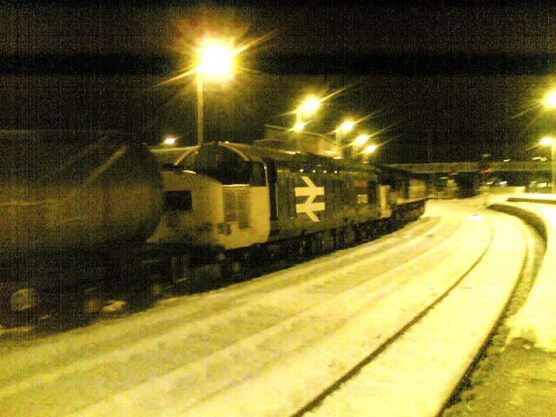 37425: 37425 Pride of the Valleys at Perth Station. Photo of 37425