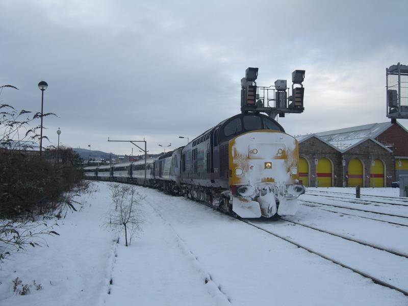 37667 1Z16: 37667 waits to leave Inverness on 1Z16 Photo of 37667 1Z16