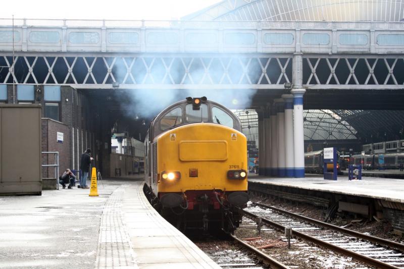 37611: Measurement train heading in a hurry from Queen street. Photo of 37611