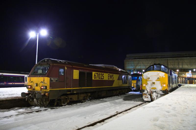 37667 at Perth: 37667 and 67025 stand at Perth Photo of 37667 at Perth