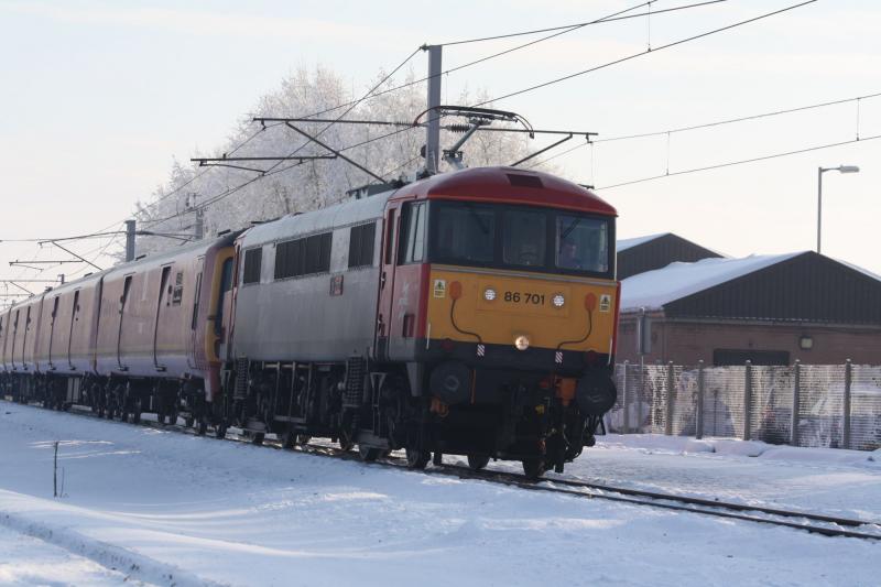 86701 Mail past Carstairs: 86701 Hauling Mail train 1Z93 past Carstairs 12.40 9/1/10 Photo of 86701 Mail past Carstairs