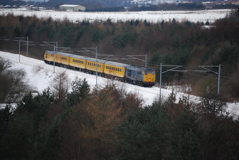 1Q18 Radio Survey train : 1Q18 Radio Survey train heading to Livingston from Bathgate T&T by 31106 & 31223. Photo of 1Q18 Radio Survey train