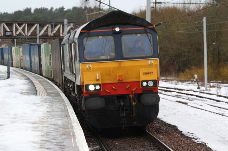 66432: 66432 Passing Carstairs @ 12:32 16/1/10 Heading south. Photo of 66432