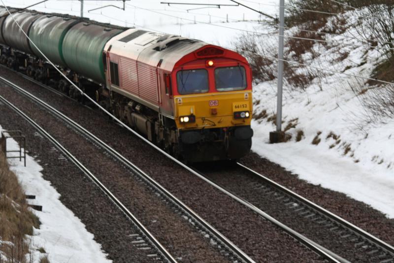 DBS 66152: DBS Livered 66152 North past Ravenstruther with tanks @ 13:03 16/1/10 Photo of DBS 66152