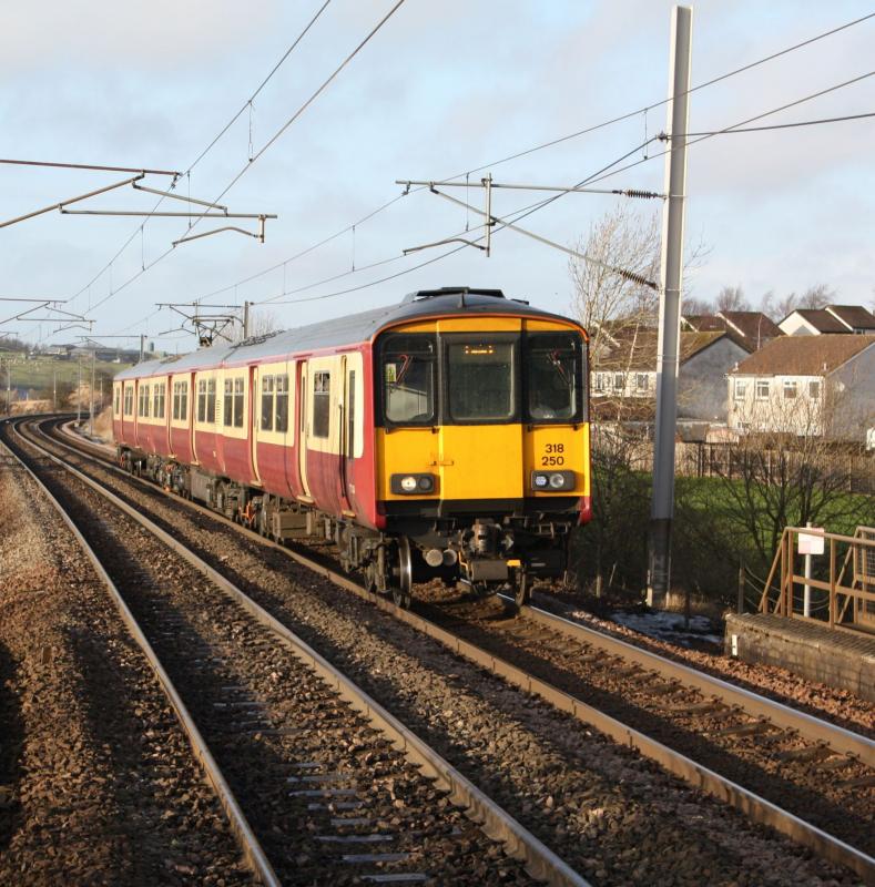 318250: 318250 on route to Lanark Picture taken at Carluke station 17/1/10 13:42 Photo of 318250