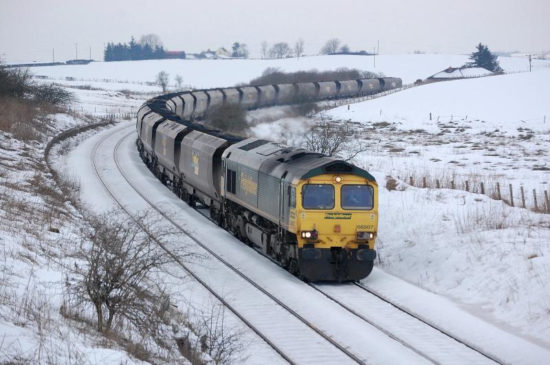 Sno' half coaled out there: 66507 at Polquhap with 6M32 Killoch to Ratcliffe Photo of Sno' half coaled out there