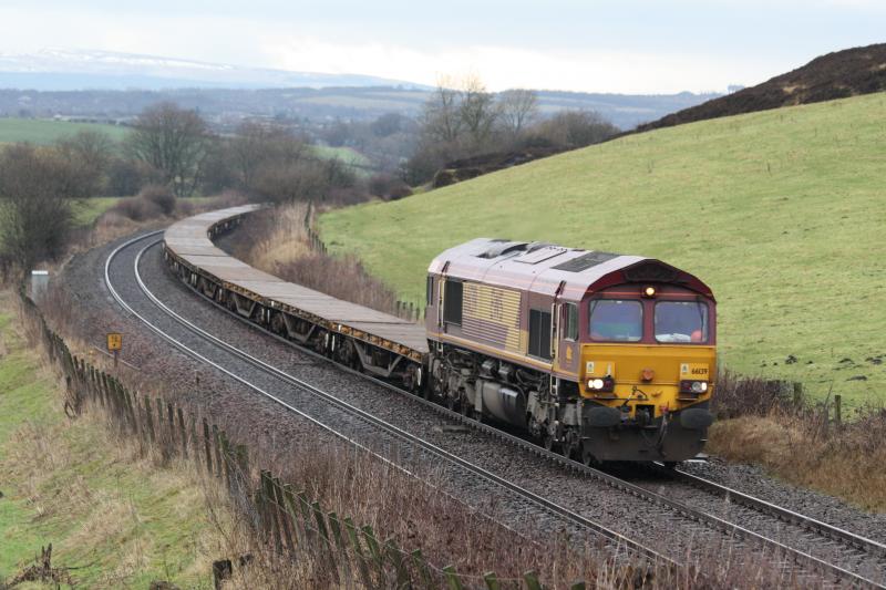66139 6K22: 66139 6K22 Approaching Anathill 10:40 24/1/10 Photo of 66139 6K22