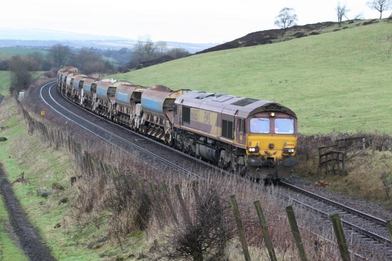 66065 6K21: 66065 6K21 Approaching Anathill 11:15 24/1/10 Photo of 66065 6K21