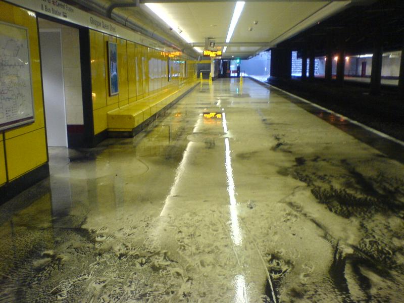 Glasgow Queen Street Low Level in the rain: Photo of Glasgow Queen Street Low Level in the rain