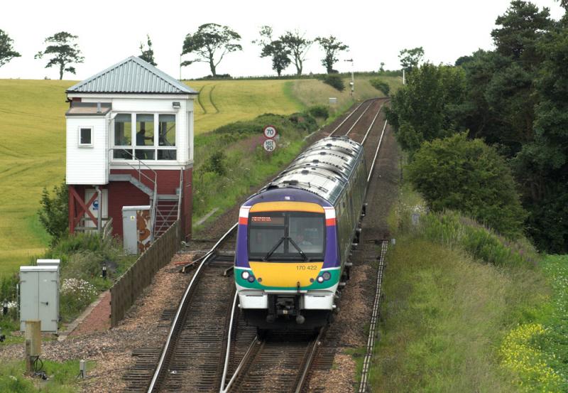 170422 passing Usan box: With all the discussion on the Montrose area re-signalling I thought a picture of Usan box might be appropriate.
20 July 2007 Photo of 170422 passing Usan box