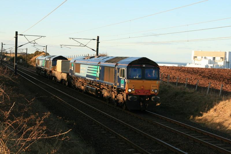 6M50 with Superpower: 66428 + 66418 topn tail on 1 flask 550031 pass Torness. Photo of 6M50 with Superpower