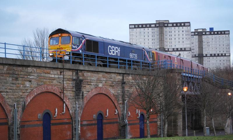 66728 & 325002 Returning from The Bill: 66728 & 325002 return from The Bill in Glasgow but where Photo of 66728 & 325002 Returning from The Bill