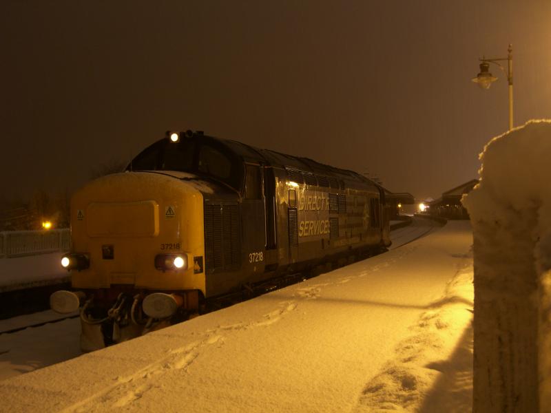 37218 at Aviemore: 37218 waits at Aviemore at 0330 for an engineering block to be given up. Working 1Z99 snow patrol duty. Photo of 37218 at Aviemore