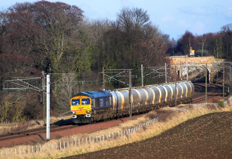 66728 with 6S44: First day of 6S44 Blyth - Fort William as it approaches Red House Castle, Near Longniddry. 22 Februarry 2010 Photo of 66728 with 6S44
