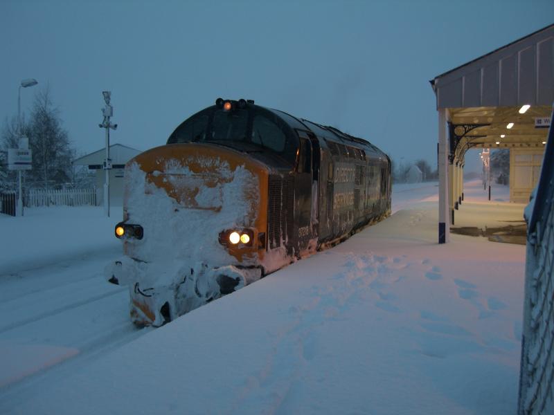 37218 Kingussie: 37218 at Kingussie, doing some snow clearing. Photo of 37218 Kingussie