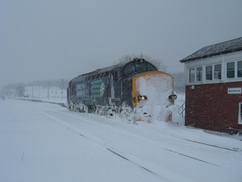 37218 Dalwhinnie 1Z99: 37218 waiting to cross the HST at Dalwhinnie. Photo of 37218 Dalwhinnie 1Z99