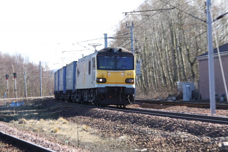 4s43 @ Carstairs: 4S43 - 92012 Tesco train passing Carstairs @ 13:10 1/3/10 Photo of 4s43 @ Carstairs