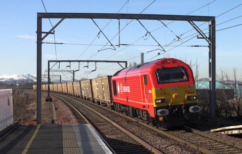67018 on the Bins: 67018 approaches Prestonpans with the re-timed bins for Oxwellmains (6B45). 01/03/2010 Photo of 67018 on the Bins