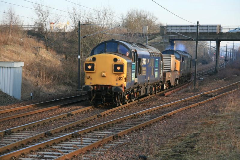 6M50: 37087 topn tail with 37603 + 1 flask on 6M50 15.07 Torness to Carlisle. Photo of 6M50