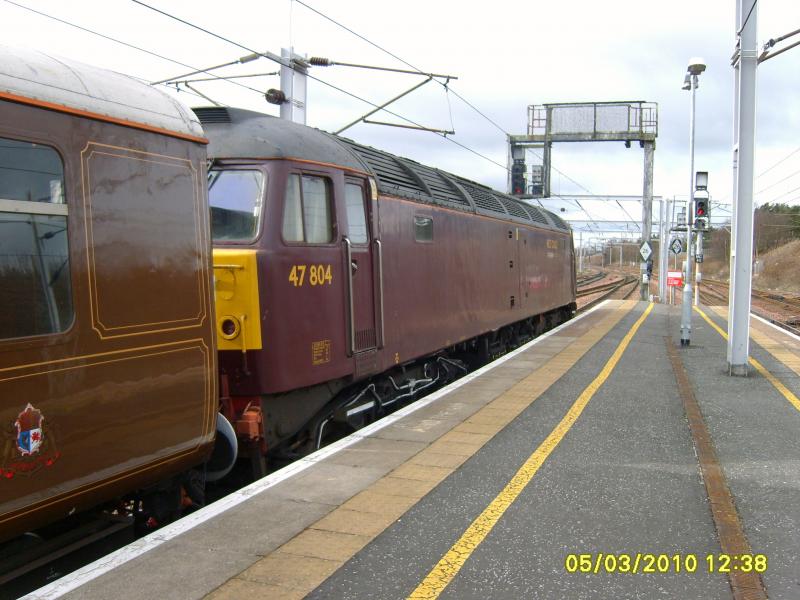 1Z55 5th March 2010: 47804 has a frustrating wait at Carstairs, having arrived 10mins early, only to get away approx. 20 mins late on its way to Crianlarich. Photo of 1Z55 5th March 2010