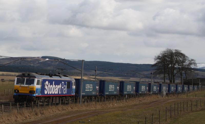 4S43 - 92017: 92017 - 4S43 Approaching float viaduct sat 6/3/10 14:05 Photo of 4S43 - 92017