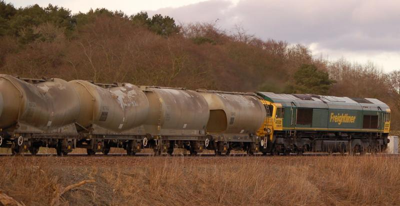 6B34 - 66609: 6B34 Approaching Shotts with the Viewpark - Oxwellmains empty tanks.12/3/10 16:18 66609 in charge. Photo of 6B34 - 66609
