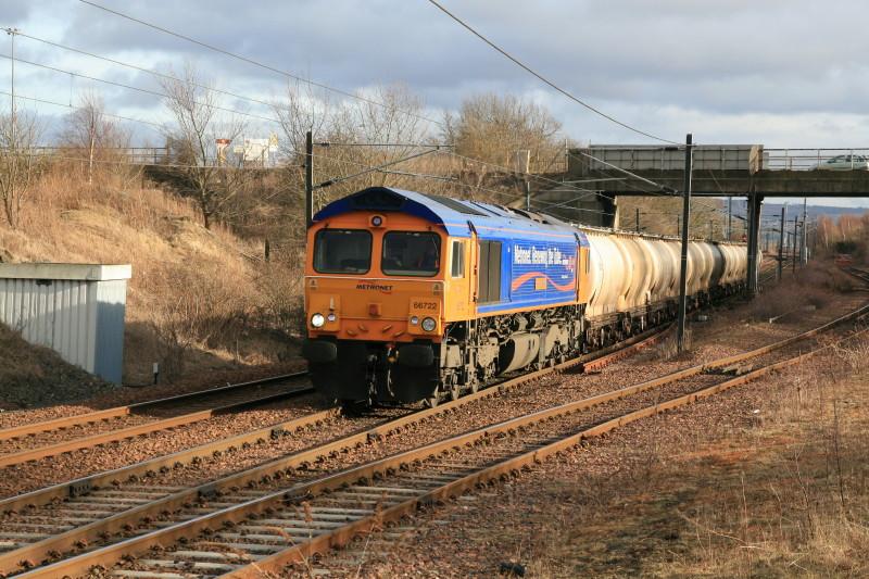 66722 at Millerhill: 66722 leaves Millerhill on 6S44 11.30 Blyth to Fort William. Photo of 66722 at Millerhill