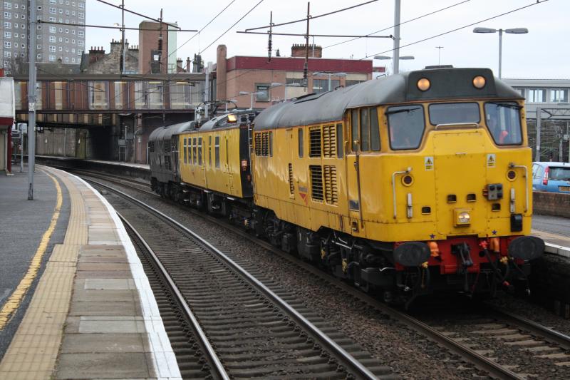 1Q18: 1Q18 - 31285,31459 Passing Motherwell 09:53 16/3/10 Photo of 1Q18