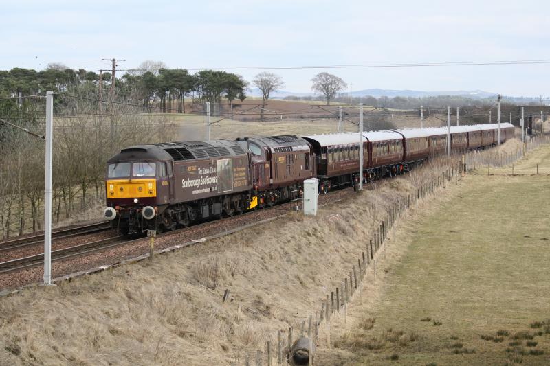 47826 - 37676: 47826,37676 + Royal scot set passing Ravenstruther 14:25 16/3/10 Photo of 47826 - 37676