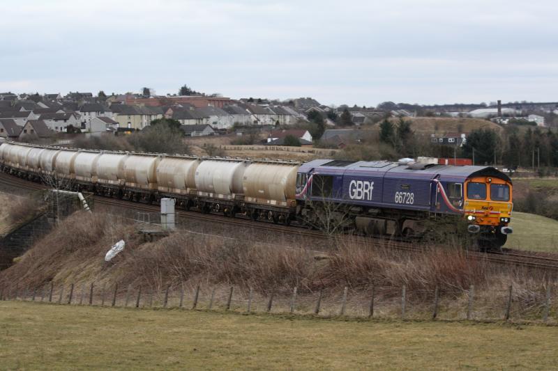 6S44: 66728 on the 6s44 Blyth- Ft William 17:13
16/3/10 Passing Shotts. Photo of 6S44