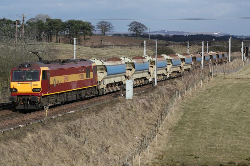 6S51 - Victor Hugo: 92001 Victor Hugo with the 6S51 Carlisle - Mossend Passing Ravenstruther 14:51 16/3/10 Photo of 6S51 - Victor Hugo