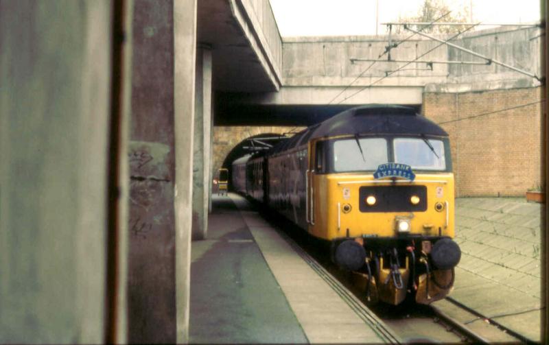 47460 at Exhibition Centre: Safely arriving with its train for a special back I think either to Perth or Inverness after a conference at the SECC. Photo of 47460 at Exhibition Centre