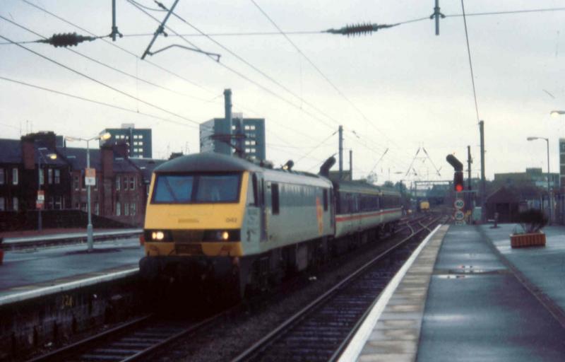 90042 at Ayr: Arriving at Ayr in October 1990 with a special in connection with the naming of ( in the background) 37694 The Lass O' Ballochmyle.
The 37 then took the train to Auchinleck. Photo of 90042 at Ayr