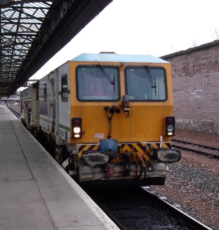 Tamper DR 73932 : Arrives at Perth on 22/3/10 on its its way up to Aviemore as its required to do some engineering work Photo of Tamper DR 73932