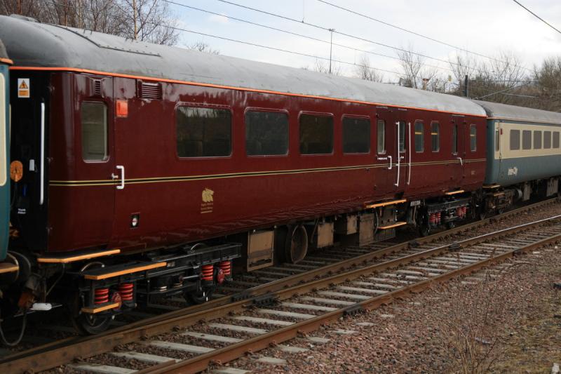 Repainted BSO: Coach 9522 on Fife circle ECS. Note clean bogies & wheels. The rest of the equipment underneath is dirty. Photo of Repainted BSO
