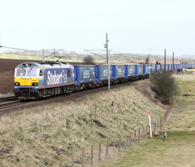 4S43: 92017 - 4S43 Passing Ravenstruther Sat 27/3/10 14:16 with Tesco train.
Thanks to driver for toot. Photo of 4S43