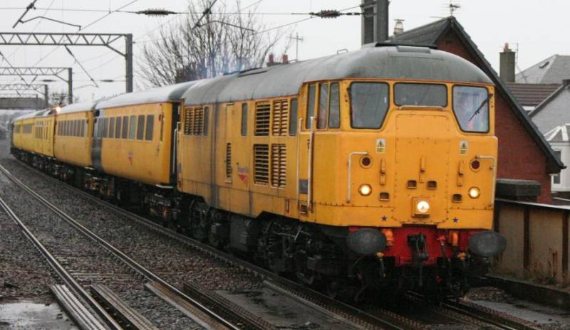 1Q18: 31105 passes Prestwick Town 30/03/10, 31601 is on the rear. Photo of 1Q18