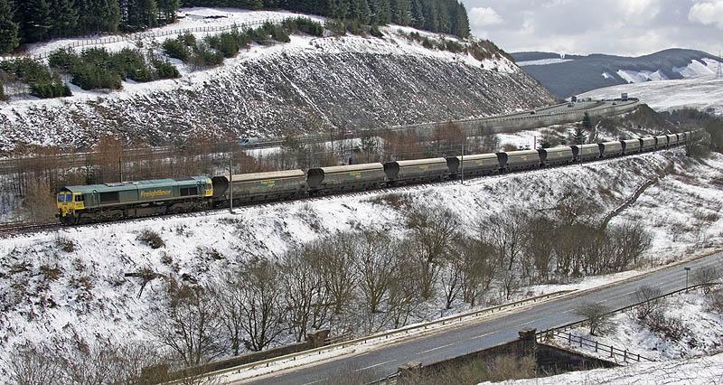 66514 on Beattock Bank: Photographed just short of a very wintery Beattock Summit on the afternoon of 1st April 2010. Photo of 66514 on Beattock Bank