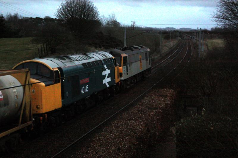 6V51 - 92019,40145: 92019 + 40145 with the 6v51 Mossend - Portbury passing silvermuir Monday 5/4/10 in very poor light.Sorry about the quality. Photo of 6V51 - 92019,40145