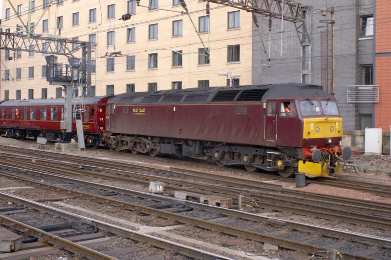 47760: 47760 departs Glasgow Central with the 5Z61 ECS to Cadder Yard with 70013 on the rear on the 9th April Photo of 47760